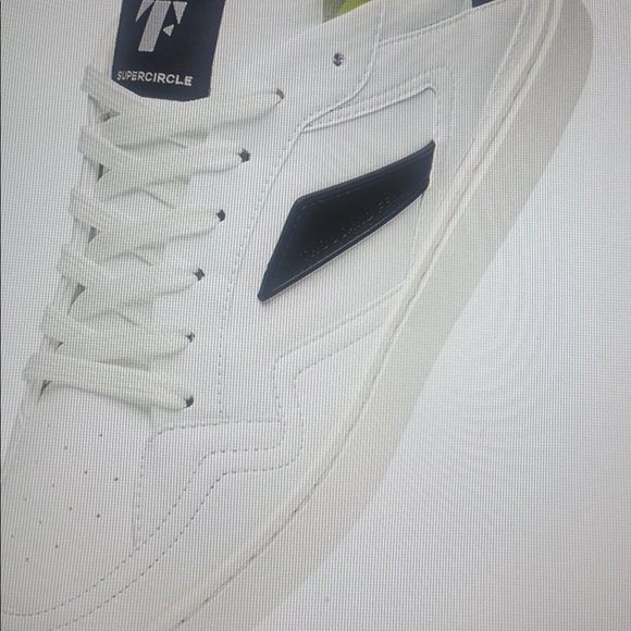 NWT Men’s Thousand Fell Sneakers. Court in White Green. 11.5